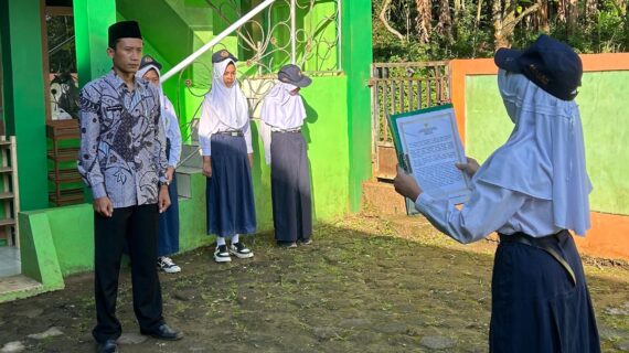 Upacara Hari Pendidikan Nasional 2026 di MI NU 22 Al Islam Jati
